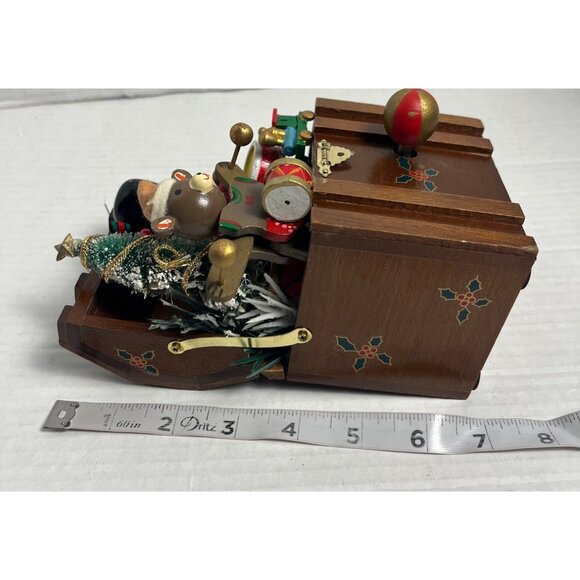 Vintage Enesco 1982 Wooden Christmas Music Box Toyland With Soldier Bear & Tree - Picture 12 of 12